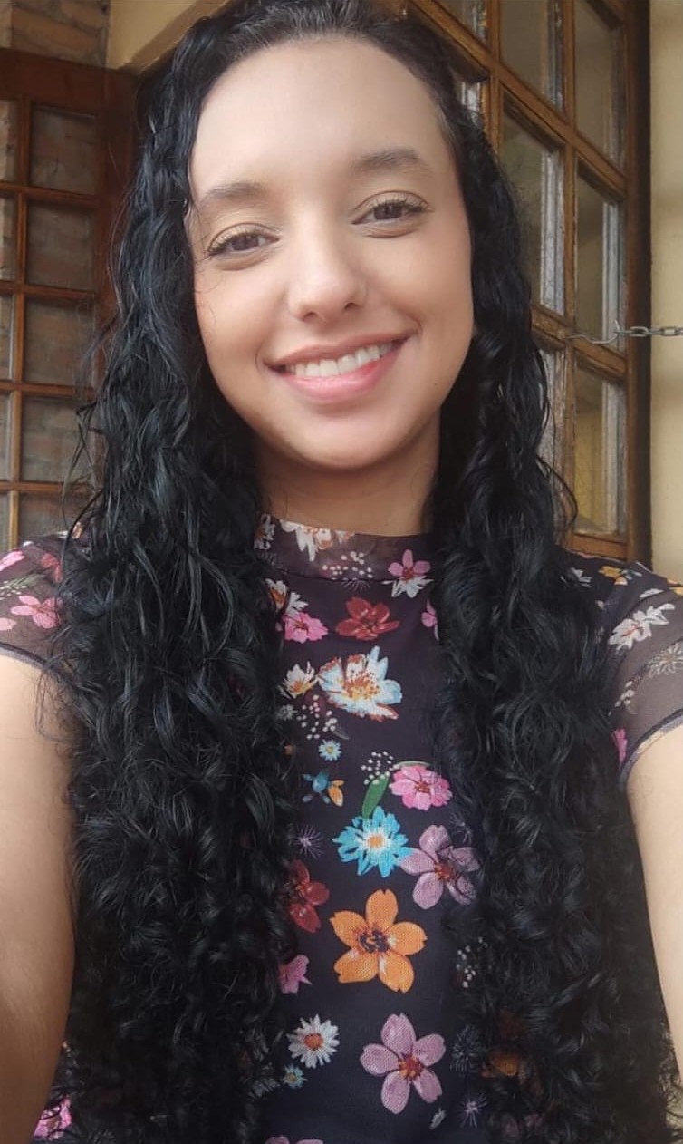 Nara Rohde, psicóloga, sorrindo